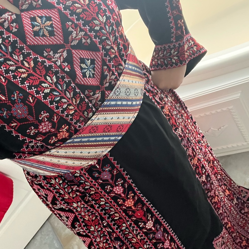Makinah stiches Palestinian thob